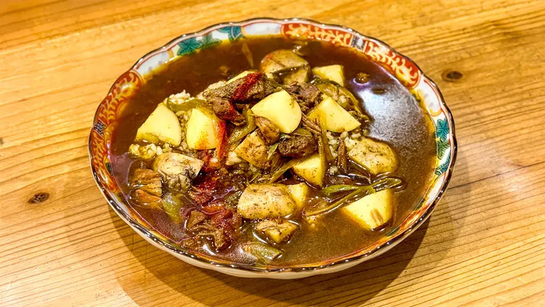 「羊たちを沈黙」柔らかラムにじゃがいものロースト、仔羊白湯出汁カレー