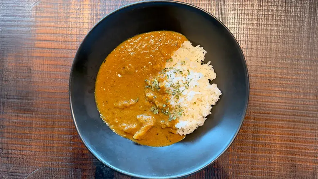 甘くて辛くてクセになる近江牛すじと果実の極み特製カレー