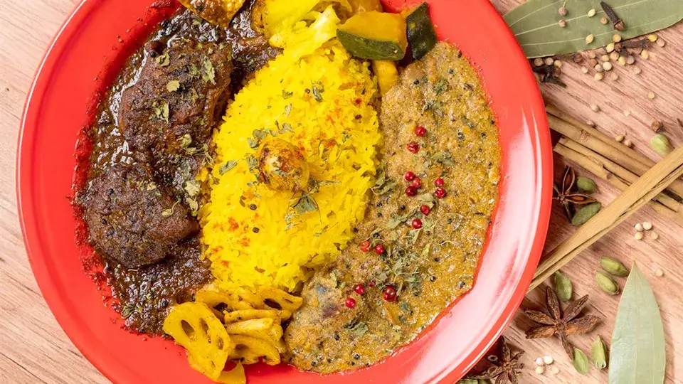 貝出汁ポタージュのほうじ茶鯖ゴボウキーマ